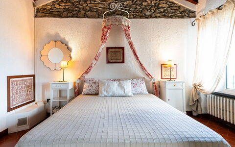 Mes Mas: Meubles, Lit, Design Intérieur, Literie, Chambre, Drap De Lit, Mur, Linge, Bois, Plafond