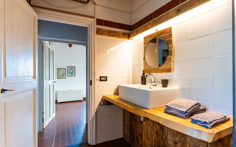 Mes Mas: Mur, Luminaire Plomberie, Sol, Bois, Design Intérieur, Lavabo, Sol, Robinet, Plafond, Salle De Bains