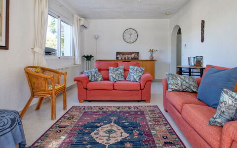 Bosque: Pièce, Meubles, Propriété, Salon, Design Intérieur, Sol, Maison, Canapé, Jaune, Immobilier