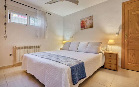 Bosque: Chambre, Lit, Meubles, Pièce, Propriété, Drap De Lit, Matelas, Design Intérieur, Cadre De Lit, Sol