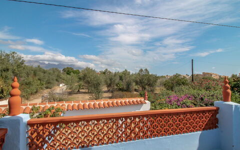 Alan: Ciel, Nuage, Plante, Bleu, Bois, Ombre, Arbre, Maison, Paysage, Loisir