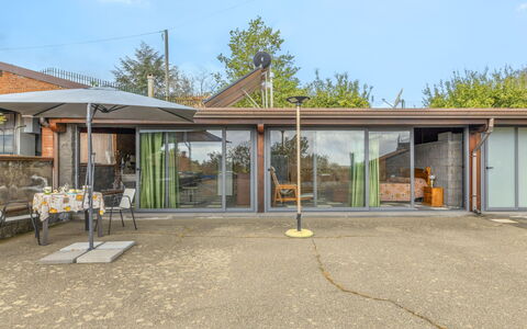 Serena: Ciel, Nuage, Plante, Bâtiment, Ombre, Lot Terre, Arbre, Porte, Asphalte, Immobilier