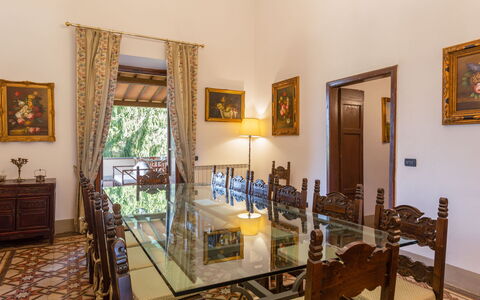 Villa Francesca: Pièce, Propriété, Design Intérieur, Bâtiment, Maison, Meubles, Salle À Manger, Immobilier, Table, Biens