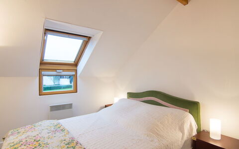 Carnac 129: Chambre, Lit, Pièce, Propriété, Meubles, Drap De Lit, Cadre De Lit, Plafond, Design Intérieur, Mur