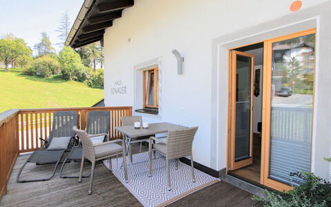 Renauer: Plante, Bâtiment, Propriété, Fenêtre, Bois, Ombre, Design Intérieur, Arbre, Chaise, Chalet