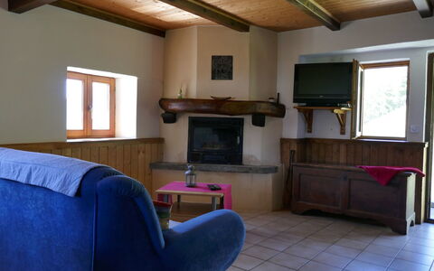 Baita Ficc: Pièce, Propriété, Bâtiment, Meubles, Maison, Salon, Design Intérieur, Immobilier, Plafond, Grenier