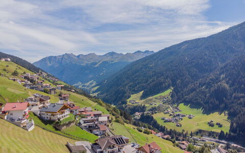 Sailer: Nuage, Ciel, Montagne, Paysage Naturel, Pente, Maison, Lot Terre, Montagnes, Terrain, Herbe