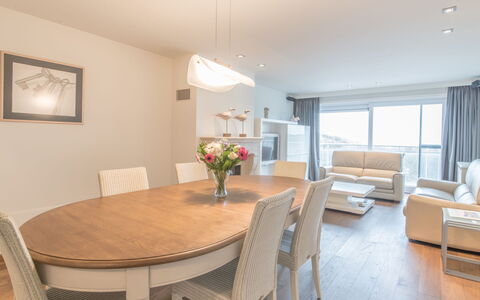 Bredene 727: Propriété, Pièce, Meubles, Salle À Manger, Design Intérieur, Immobilier, Bâtiment, Sol, Table, Maison