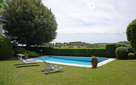 Villa Montalcinello In Siena, Private Pool: L'Eau, Nuage, Ciel, Plante, Propriété, Mobilier De Jardin, Arbre, Lot Terre, Herbe, Piscine