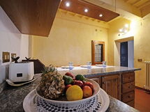 villa-montalcinello-chiusdino-villa-kitchen
