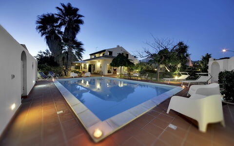 Villa Palma: Piscine, Propriété, Domicile, Maison, Immobilier, Bâtiment, Architecture, Biens, Zone Résidentielle, Recours