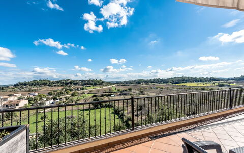 Ses Vistes: Ciel, Propriété, Jour, Nuage, Immobilier, Architecture, Arbre, Mur, Balcon, Domicile