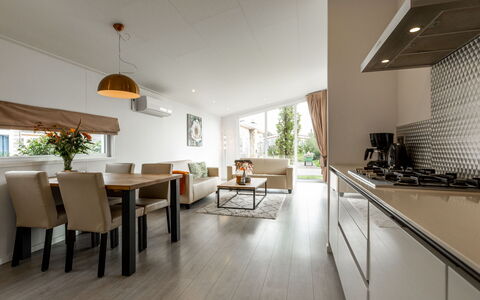 Green Resort Mooi Bemelen: Ciel, Nuage, Aliments, Plante, Vaisselle, Table, Fenêtre, Montagne, Fruit, Bois