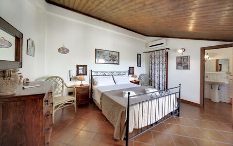 Villa Dell'ulivo: Propriété, Pièce, Meubles, Bâtiment, Design Intérieur, Plafond, Maison, Immobilier, Sol, Chambre