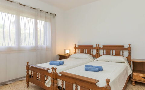 Villa Nena: Meubles, Design Intérieur, Bois, Sol, Lit, Sol, Chambre, Plafond, Appartement, Pièce