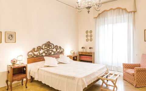 La Torretta: Chambre, Meubles, Pièce, Lit, Propriété, Design Intérieur, Drap De Lit, Cadre De Lit, Mur, Literie
