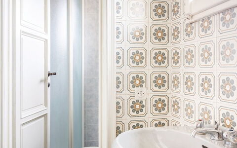 La Torretta: Pièce, Propriété, Salle De Bains, Mur, Tuile, Design Intérieur, Fond D'Écran, Maison, Rideau, Immobilier