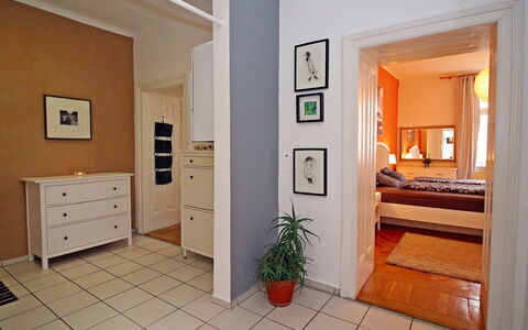 Tichy: Pièce, Propriété, Bâtiment, Sol, Orange, Design Intérieur, Maison, Meubles, Porte, Mur