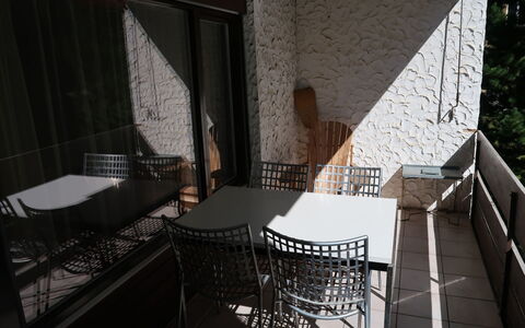 Rustica: Propriété, Bâtiment, Chaise, Design Intérieur, Table, Sol, Sol, Bois, Composite, Design Urbain