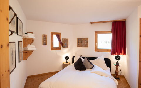 Chesa Cresta: Propriété, Confort, Bois, Bâtiment, Textile, Cadre De Lit, Cadre, Design Intérieur, Architecture, Ombre