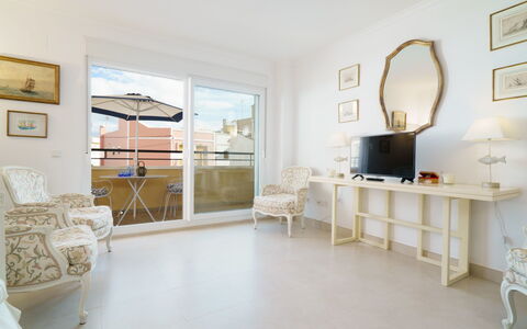 Nova Soberana: Meubles, Propriété, Table, Blanc, Miroir, Cadre, Design Intérieur, Bois, Sol, Comptoir