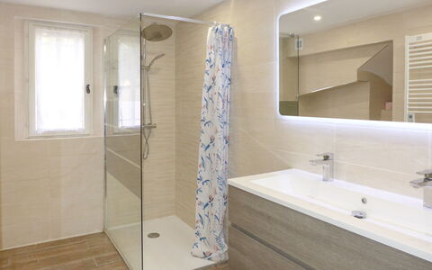 Chopin: Miroir, Robinet, Luminaire Plomberie, Évier, Lavabo, Bâtiment, Bois, Salle De Bains, Design Intérieur