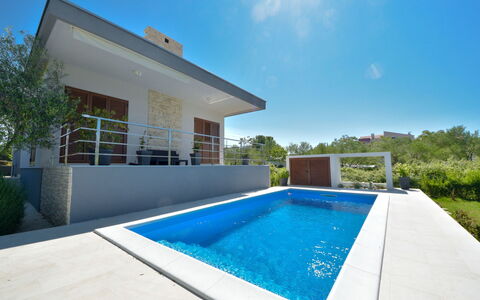 Arbo: Ciel, L'Eau, Plante, Propriété, Piscine, Bâtiment, Bleu Azur, La Nature, Ombre, Architecture