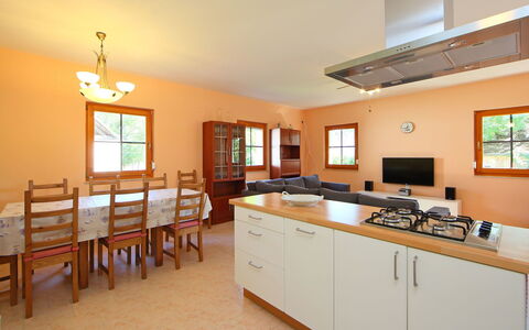 Golf Tee: Pièce, Propriété, Bâtiment, Meubles, Maison, Design Intérieur, Immobilier, Cuisine, Plafond, Cabinetry