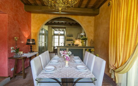 Villa Del Monte: Pièce, Propriété, Bâtiment, Design Intérieur, Salle À Manger, Meubles, Plafond, Table, Immobilier, Architecture