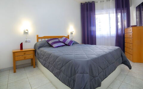 Calpe Calp 881: Chambre, Lit, Meubles, Drap De Lit, Pièce, Propriété, Matelas, Cadre De Lit, Design Intérieur, Literie