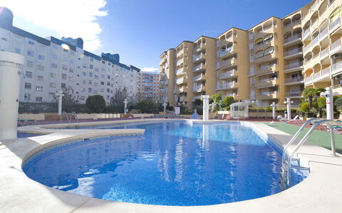 Calpe Calp 881: L'Eau, Bâtiment, Ciel, Jour, Propriété, Fenêtre, Bleu Azur, Piscine, Nuage, Plante