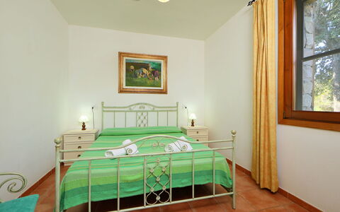 Petra Rossa: Chambre, Pièce, Meubles, Propriété, Lit, Plafond, Cadre De Lit, Sol, Design Intérieur, Vert
