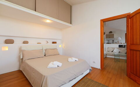 Audarya (Vgm610): Chambre, Pièce, Lit, Meubles, Propriété, Drap De Lit, Design Intérieur, Literie, Bâtiment, Sol