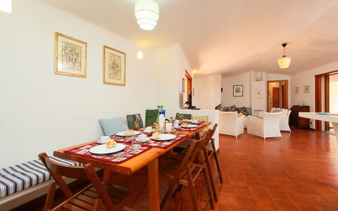 Terre Rare: Pièce, Propriété, Salle À Manger, Meubles, Sol, Bâtiment, Table, Design Intérieur, Plafond, Immobilier