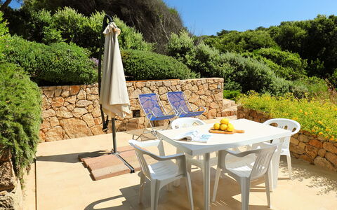Canayli: Propriété, Meubles, Table, Maison, Immobilier, Patio, Bâtiment, Pièce, Villa, Domicile