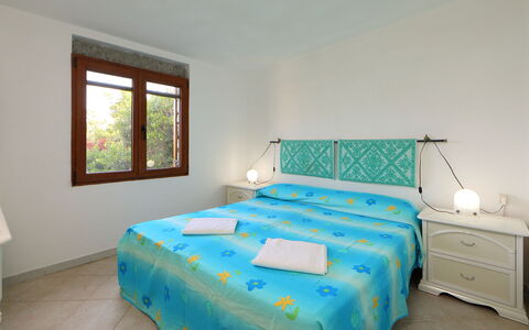 Tritone: Chambre, Lit, Pièce, Drap De Lit, Propriété, Meubles, Literie, Cadre De Lit, Matelas, Design Intérieur