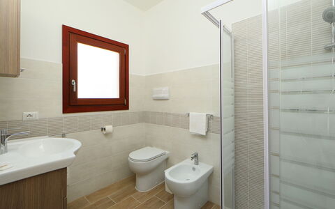 Panorama 2: Salle De Bains, Pièce, Propriété, Design Intérieur, Tuile, Immobilier, Architecture, Sol, Accessoire Salle De Bain, Bâtiment