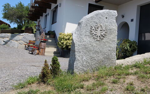 Wildbachl: Propriété, Roche, Architecture, Arbre, Maison, Herbe, Sculpture, Immobilier, Plante, Lot Terre