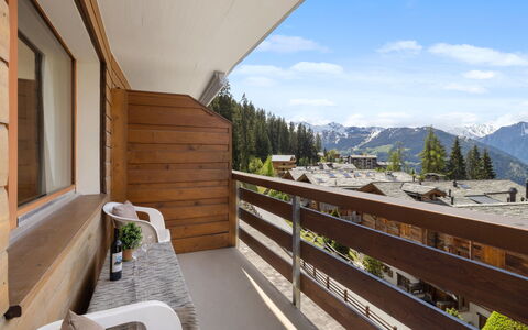 Bruyères A32: Bois, Domicile, Appartement, Balcon, Condominium, Siding, Ombre, Porche, Dur, Conception