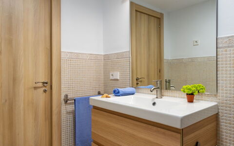 Carihuela Playa: Salle De Bains, Pièce, Propriété, Design Intérieur, Robinet, Architecture, Tuile, Bâtiment, Maison, Immobilier