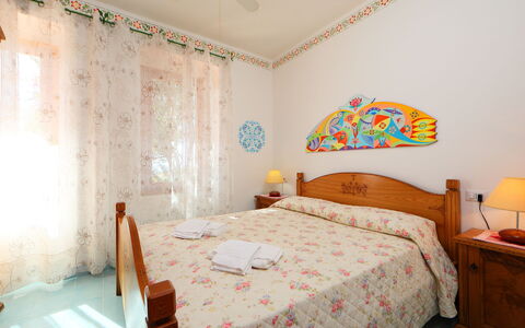 Bouganville: Chambre, Lit, Pièce, Meubles, Propriété, Drap De Lit, Literie, Cadre De Lit, Design Intérieur, Mur
