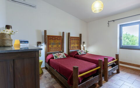 Scalitti: Lit, Meubles, Design Intérieur, Chambre, Sol, Mur, Sol, Bois, Drap De Lit, Literie