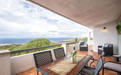 Scalitti: Chaise, Table Cuisine Et Salle A Manger, Balcon, Recours, Appartement Penthouse, Plante D'Appartement, Hôtel, Villa
