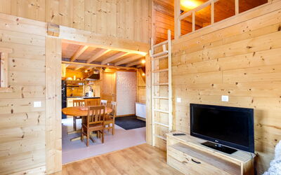 Cosy 1 et 2 325.2: Pièce, Propriété, Bâtiment, Design Intérieur, Meubles, Salon, Mur, Maison, Parquet, Cabane En Rondins