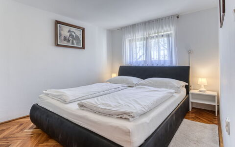 Albaneze: Lit, Chambre, Design Intérieur, Drap De Lit, Literie, Meubles, Pièce, Sol, Cadre De Lit, Domicile