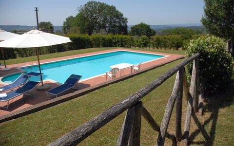 Podere San Giovanni: Plante, Ciel, L'Eau, Piscine, Bâtiment, Bleu Azur, Arbre, Ombre, Mobilier De Jardin, Rectangle