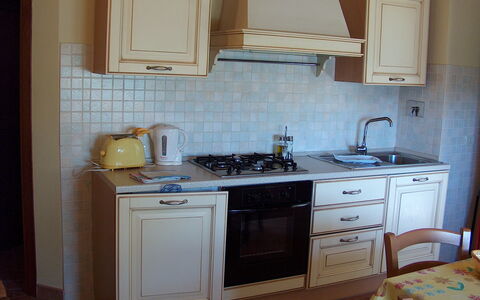 Bazzani Apartments In Siena: Cabinetry, Comptoir, Meubles, Propriété, Évier, Bâtiment, Robinet, Bleu, Cuisine, Bois