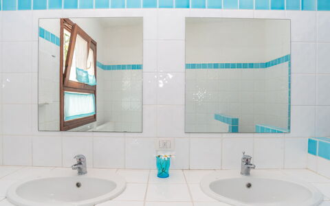 Sibilla: Miroir, Robinet, Luminaire Plomberie, Évier, Lavabo, Propriété, Photographier, Vert, Salle De Bains, Bâtiment