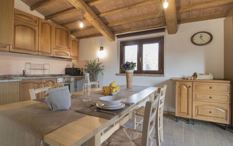 Casa la Selvolina: Pièce, Meubles, Propriété, Comptoir, Plafond, Bâtiment, Design Intérieur, Cuisine, Cabinetry, Faisceau