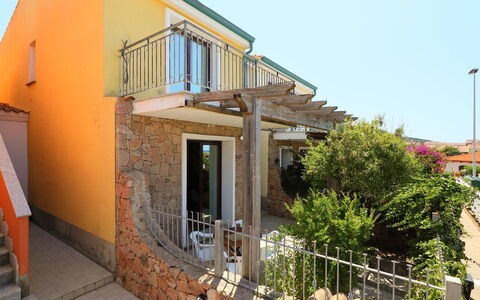 Avocado: Ciel, Plante, Bâtiment, Lot Terre, Design Urbain, Fenêtre, Bois, Chalet, Immobilier, Zone Résidentielle